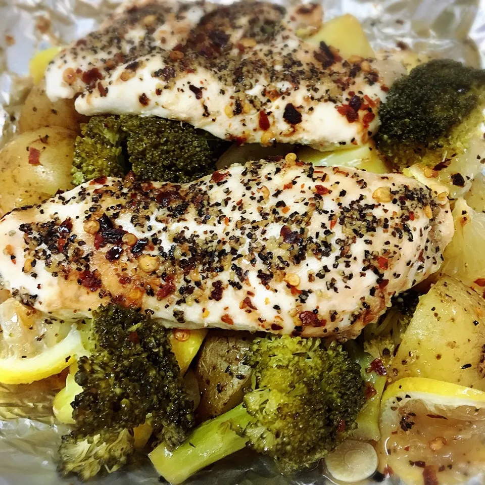 Lemon baked chicken with broccoli & baby potatoes|Trish Wongさん