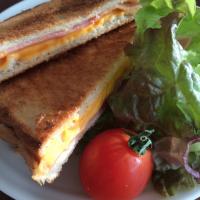 久しぶりのホットサンド
シンプルにハム&チーズで。