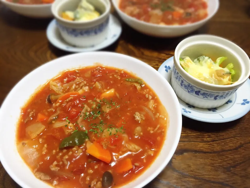 🍴たっぷり野菜と鶏モモのトマト煮込み 🍴カボチャとブロッコリーのマヨチーズ焼き|しほさん