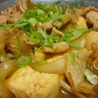 Snapdishの料理写真:肉豆腐 #肉 #豆腐 #野菜たくさん #節約料理 #ヘルシー @mellowmaidt44 #お手伝いありがとう♥|あやさん