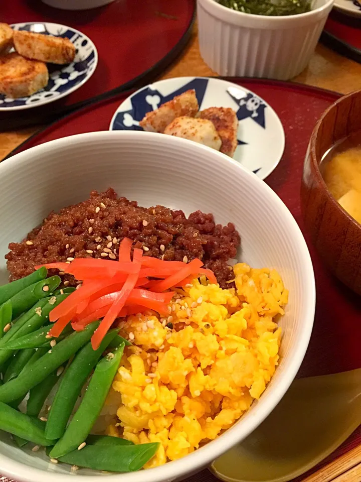 そぼろ丼と里芋の唐揚げ☆|udomegu☆さん