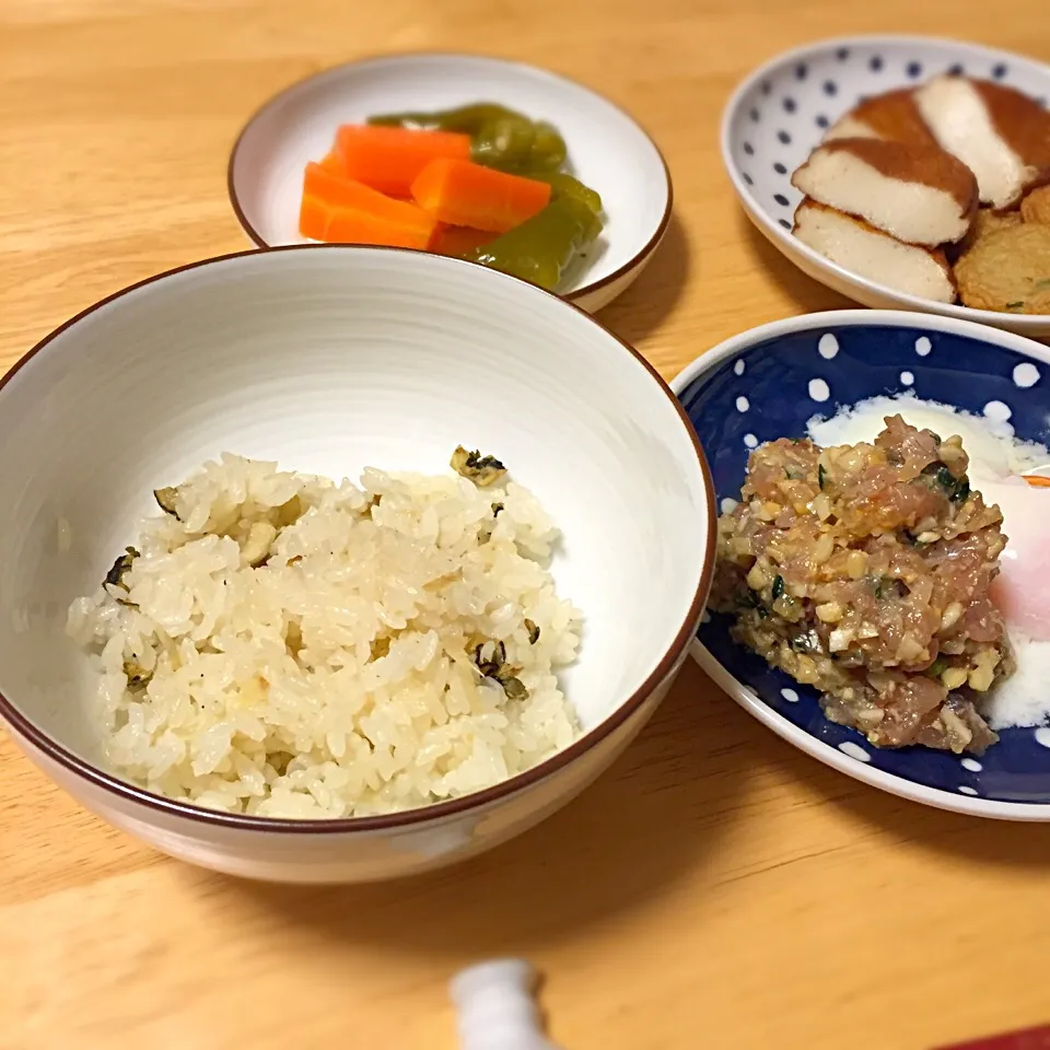 Snapdishの料理写真:#牡蠣ごはん #アジのなめろう#温泉卵 #ピクルス #さつま揚げ|MeeDollyさん