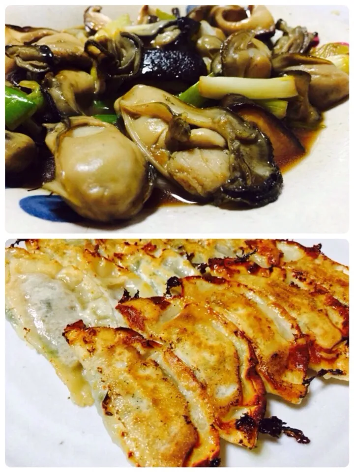 Snapdishの料理写真:旦那作、餃子ヾ(*´▽｀*)ﾉ    母親作、牡蠣と椎茸とネギ炒めヾ(*´▽｀*)ﾉ|じゅんけさん