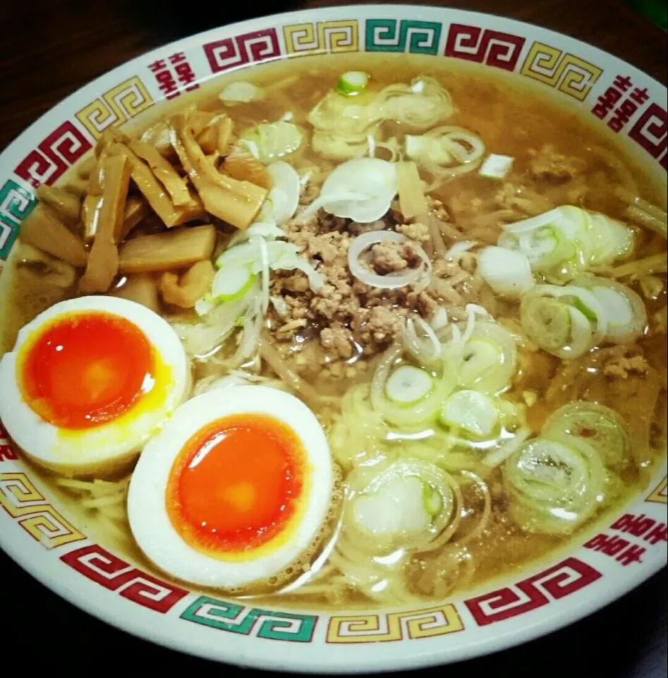 Snapdishの料理写真:自宅で、すみれのラーメン🍜自家製の味玉On♡♡|Yukiさん