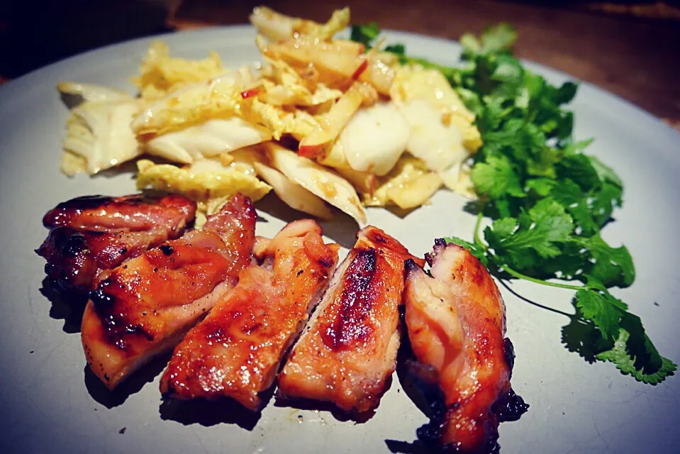 味噌粕漬け鶏もも肉のロースト  白菜とりんご、くるみのサラダを添えて|Kaori Shimizuさん