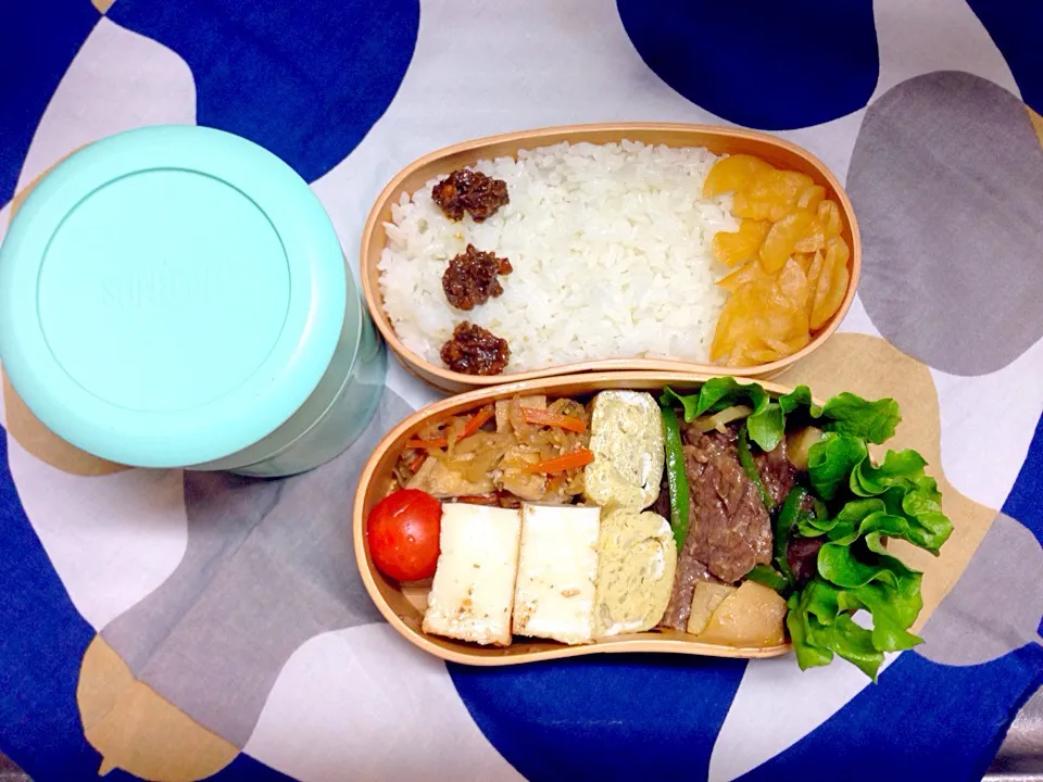 Snapdishの料理写真:牛肉のオイスター炒めと梅味醂厚揚げ弁当(OvO)|伊佐治親（イサ）さん