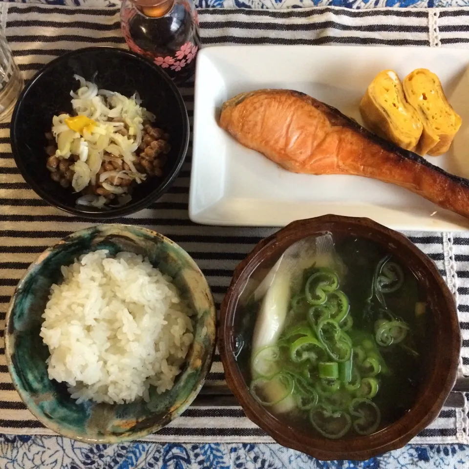 焼き鮭と納豆の定番朝ごはん|shizuhoさん