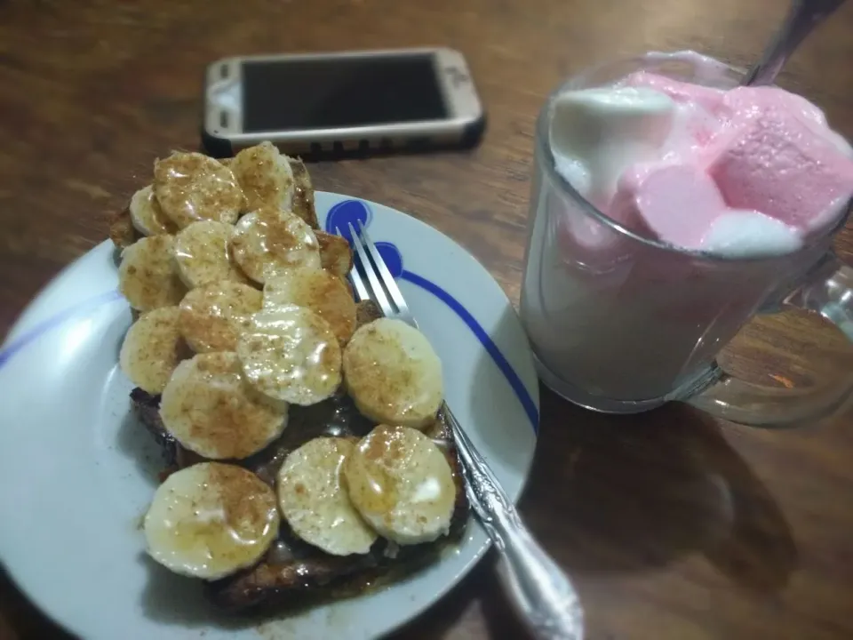 Big Dinner!!!

     milk with marshmallows      #Justforlove
 @libelulatodazul|Javier Rdz.さん