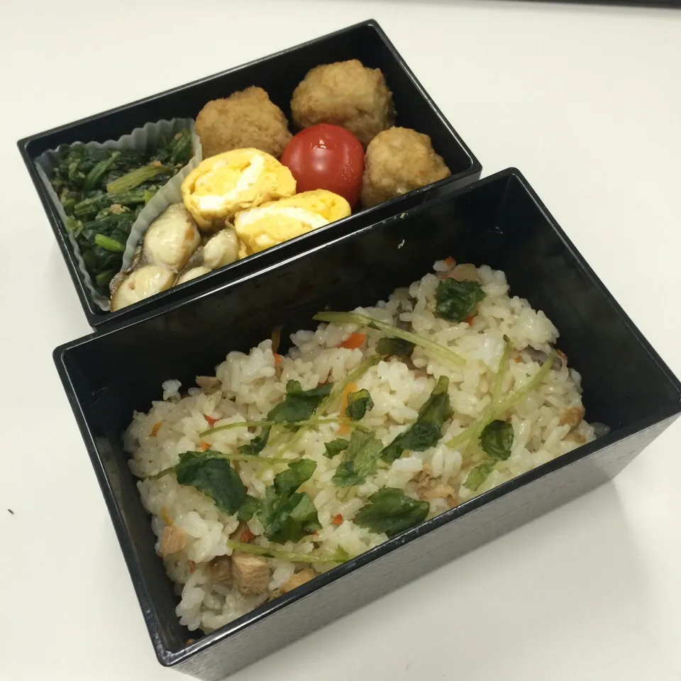 弁当（炊き込みご飯、レンコン揚げしんじょう、焼きサバ、玉子焼き、ほうれん草胡麻和え、プチトマト）|SasaMasa213さん