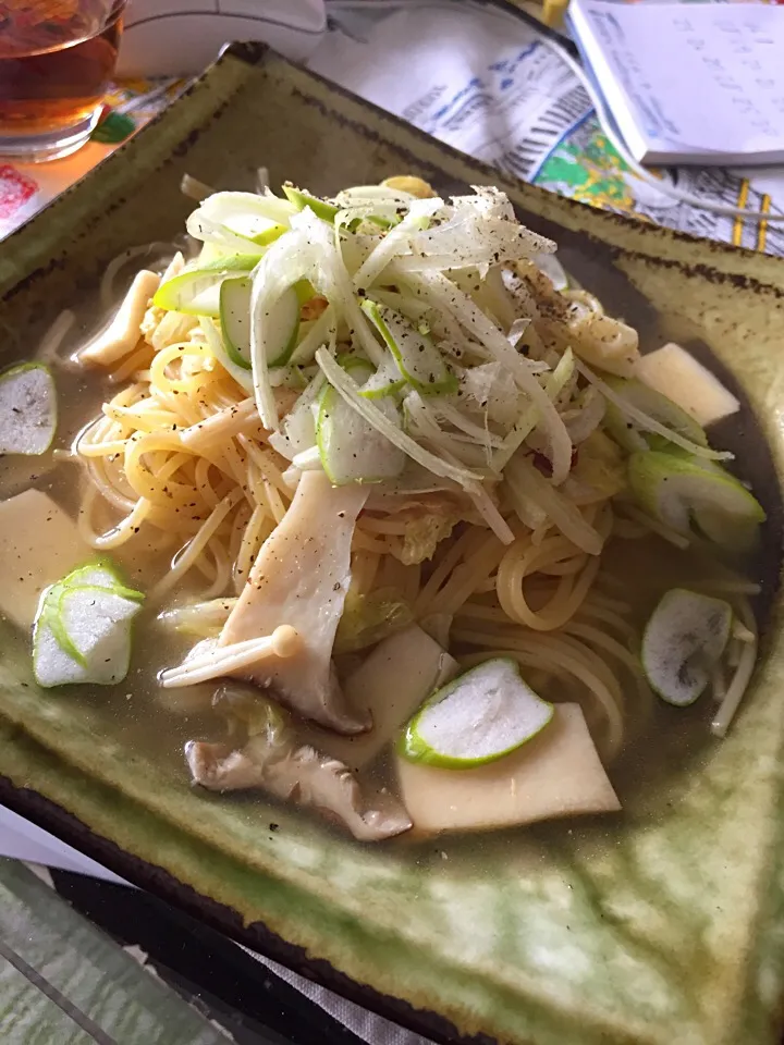 Snapdishの料理写真:キノコと白菜の中華風パスタ|ぽんさん