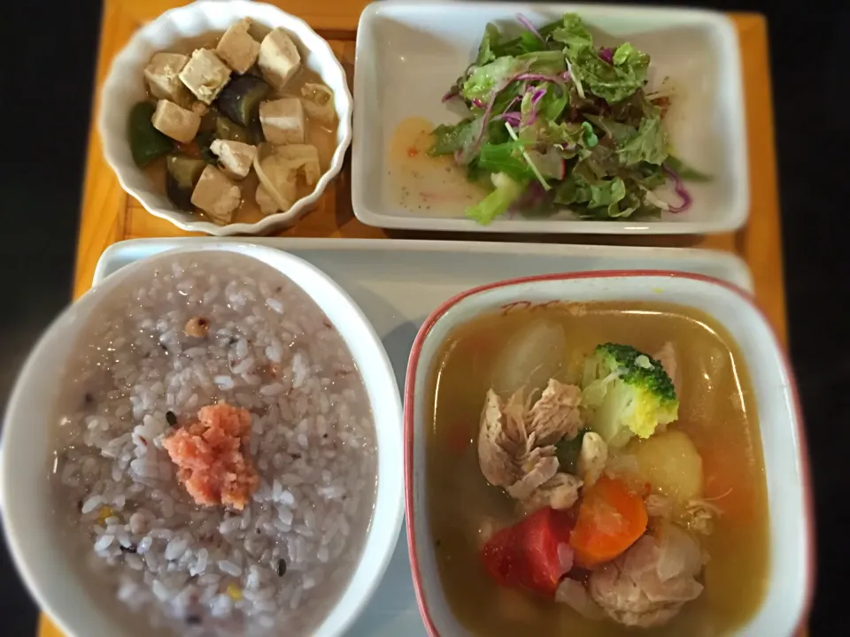 【ヘルシーランチ】
チキンと色々お野菜の生姜ポトフ 800円
スープ、ドリンク、デザート付|エイコーワールドさん