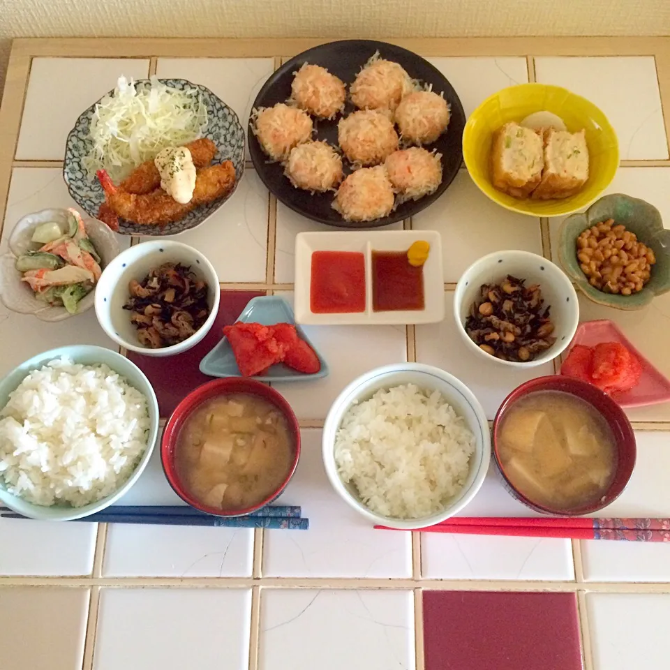 白米☆お味噌汁☆かねふく 明太子☆ひじき煮☆豚ミンチの厚揚げ挟み煮☆納豆☆カニカマとブロッコリーのマヨ和え☆海老フライ☆かねふく 明太しゅうまい(ﾉ)´∀｀(ヾ)|とまこ(*^o^*)さん