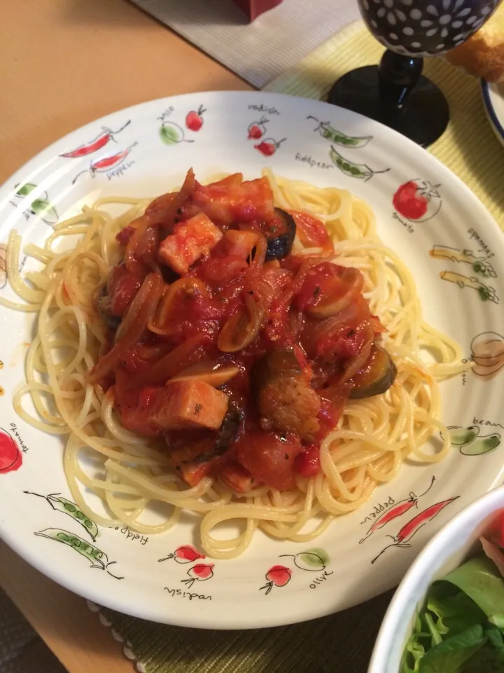 茄子とベーコンのトマトソースパスタ|こずこずさん