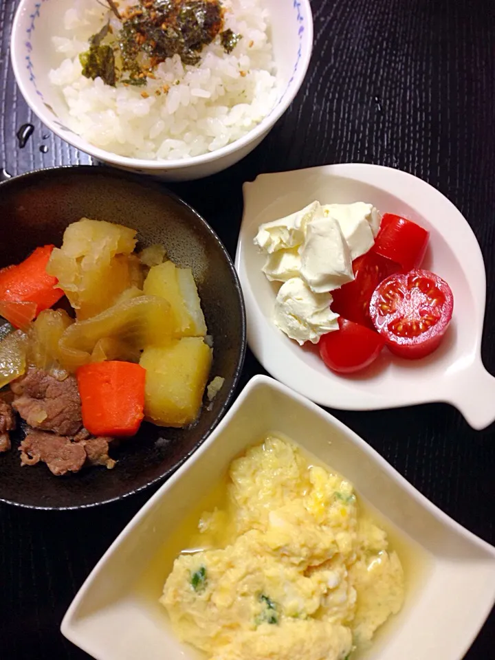 肉じゃが、ケランチム、ミニトマトとクリームチーズ、ご飯
#ムスメご飯|mossan＠OSAKAさん