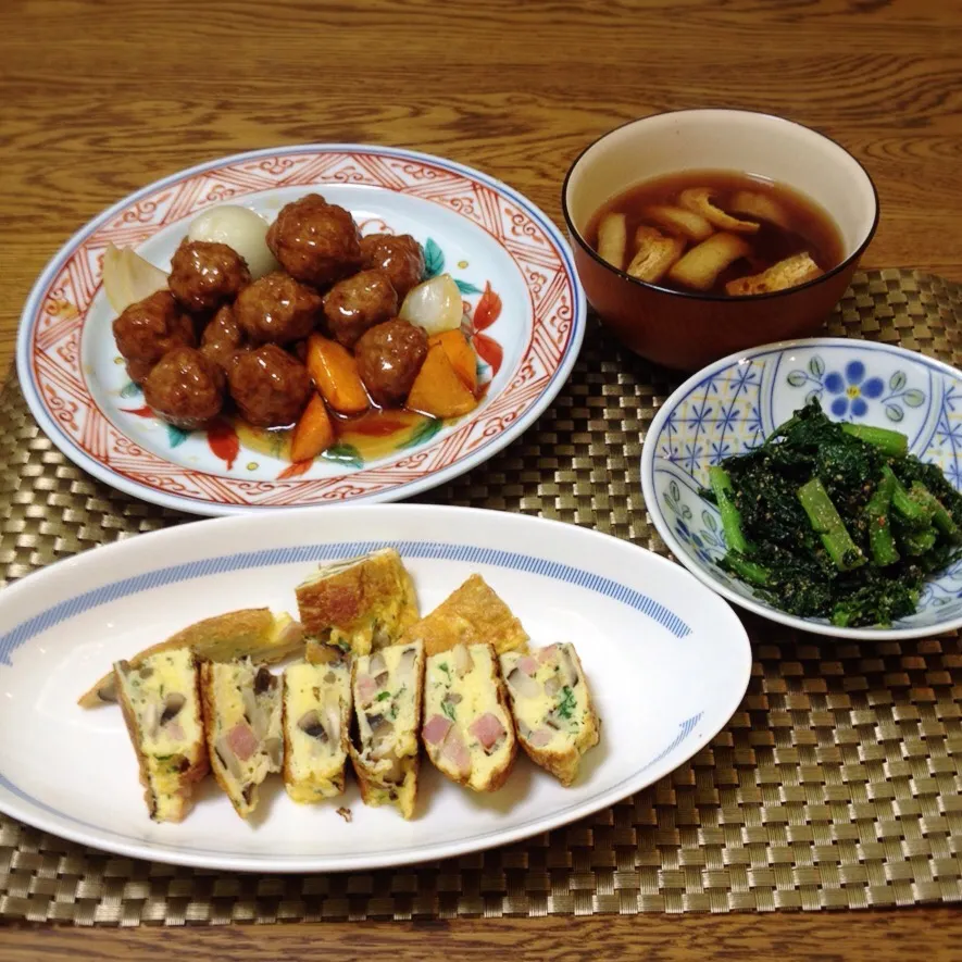 肉団子の甘酢あんかけ・油揚げと大根とえのきのお味噌汁・春菊の胡麻和え・キノコのオムレツ|美也子さん