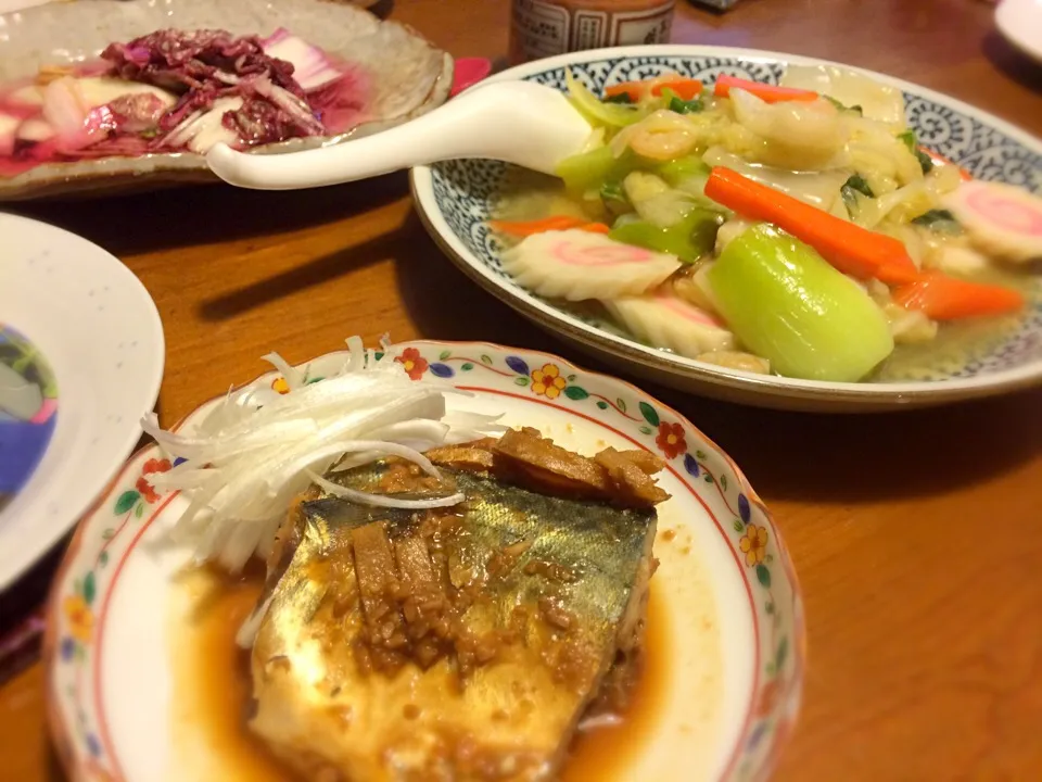 なんちゃって八宝菜
サバの味噌煮
紫白菜とセロリの漬物
😋😌😊🙂💕🍴|haco ংさん