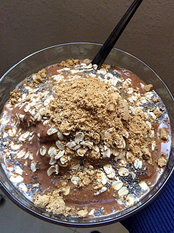 Snapdishの料理写真:Raw cacao banana smoothie bowl|Berry Berriesさん