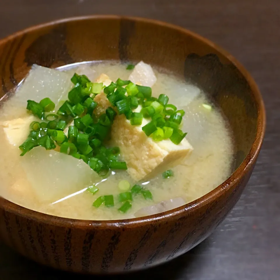 Snapdishの料理写真:根菜と厚揚げのお味噌汁|🌺🍍しぃちゃん(・ω・)🍍🌺さん