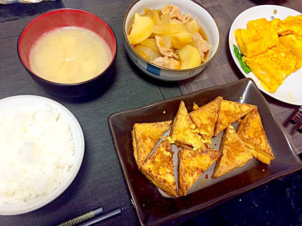 肉じゃが
出し巻き卵
焼き厚揚げ生姜醤油
お味噌汁
ご飯|Asahi Kanazukaさん