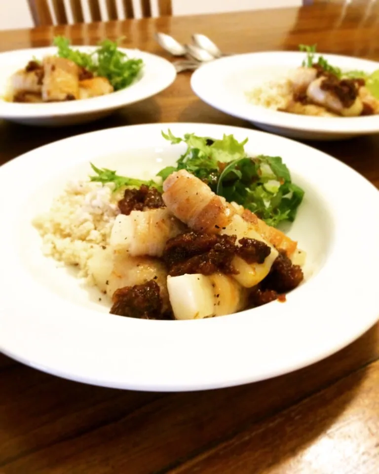 お餅の肉巻き、カリフラワーライス
Fried mochi wrapped in pork, 
with cauliflower rice.|Yuka Nakataさん