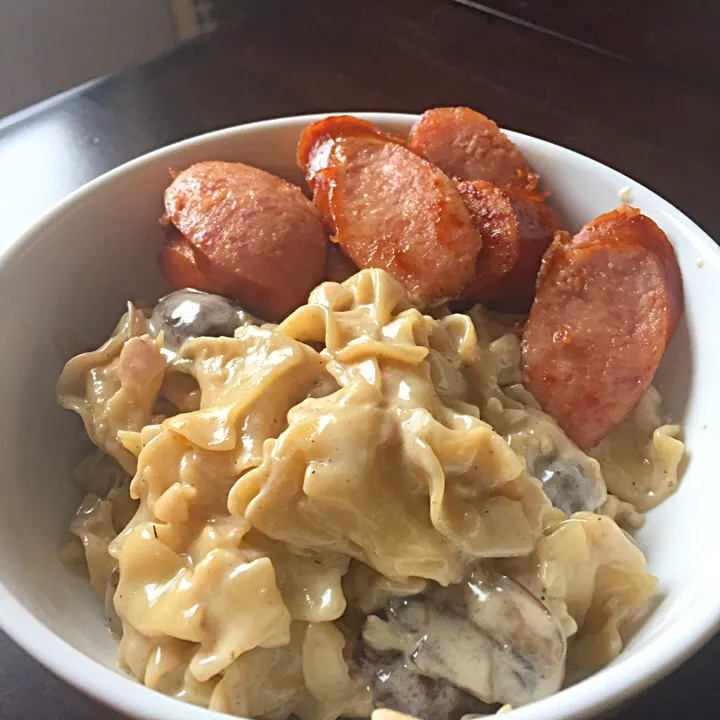 Egg drop noodles and mushrooms with kielbasa|Ryan Eli Salterさん