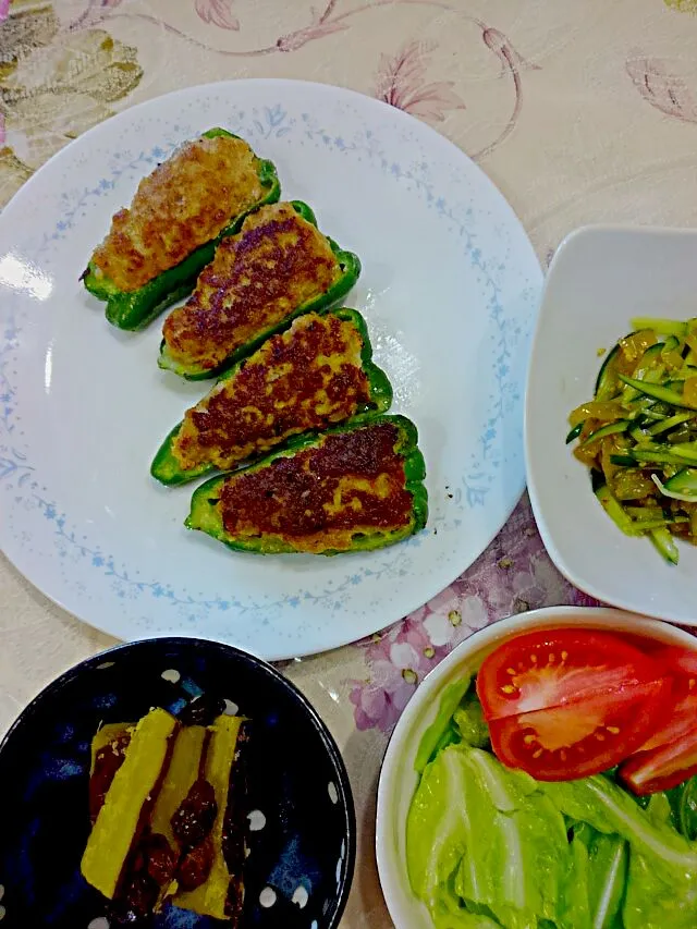 ピーマンの肉詰め😊中華くらげ😋さつま芋のバター煮😩チョレギサラダ|たえさん