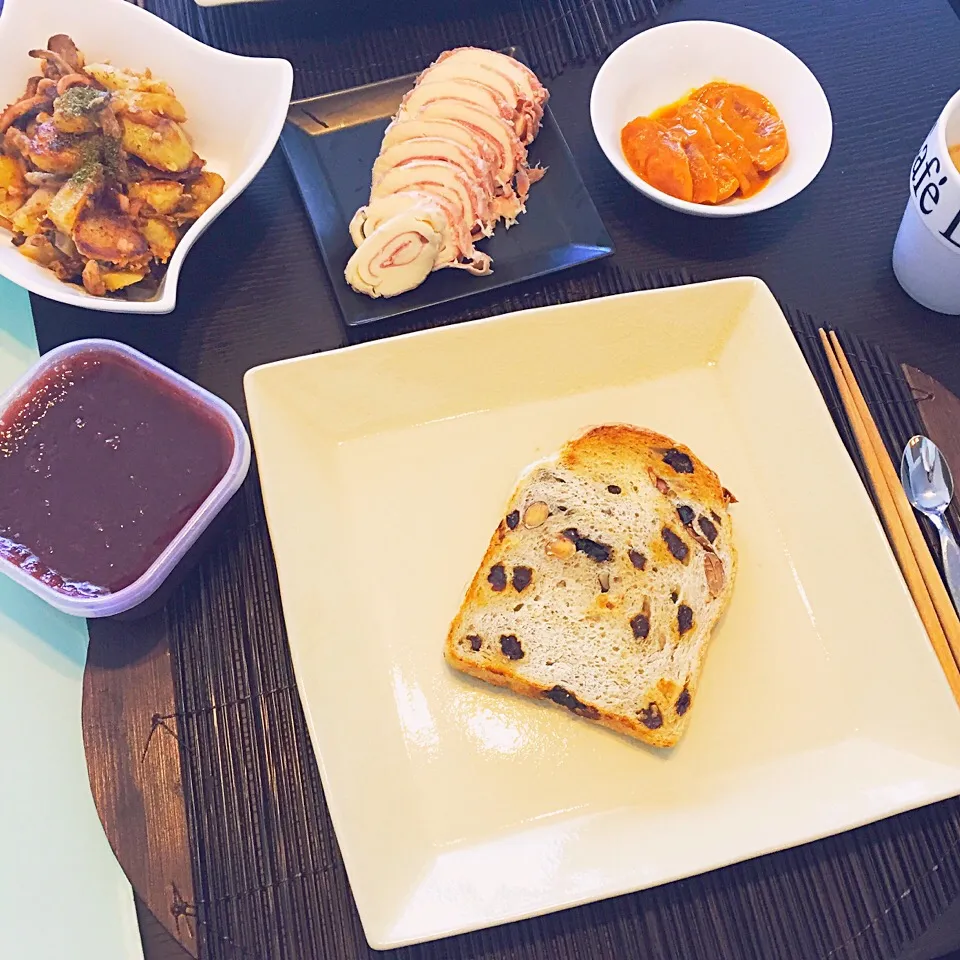 Snapdishの料理写真:冷凍してた美味しくない葡萄で作ったおいしーい葡萄ジャム♥|satomicanさん