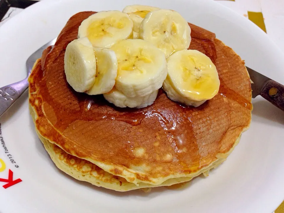 Pancakes with bananas and honey on top|Emmaさん