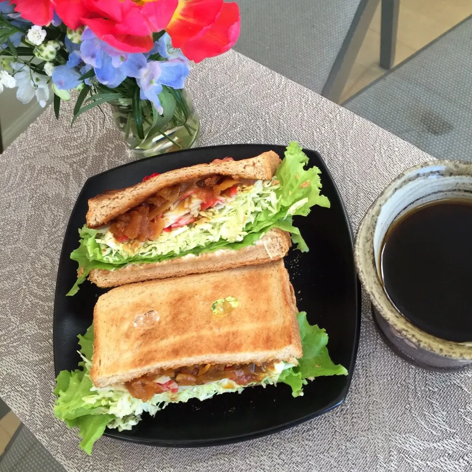 かにかま&クリームチーズ❤︎カレー掛けトーストサンド|Makinsさん