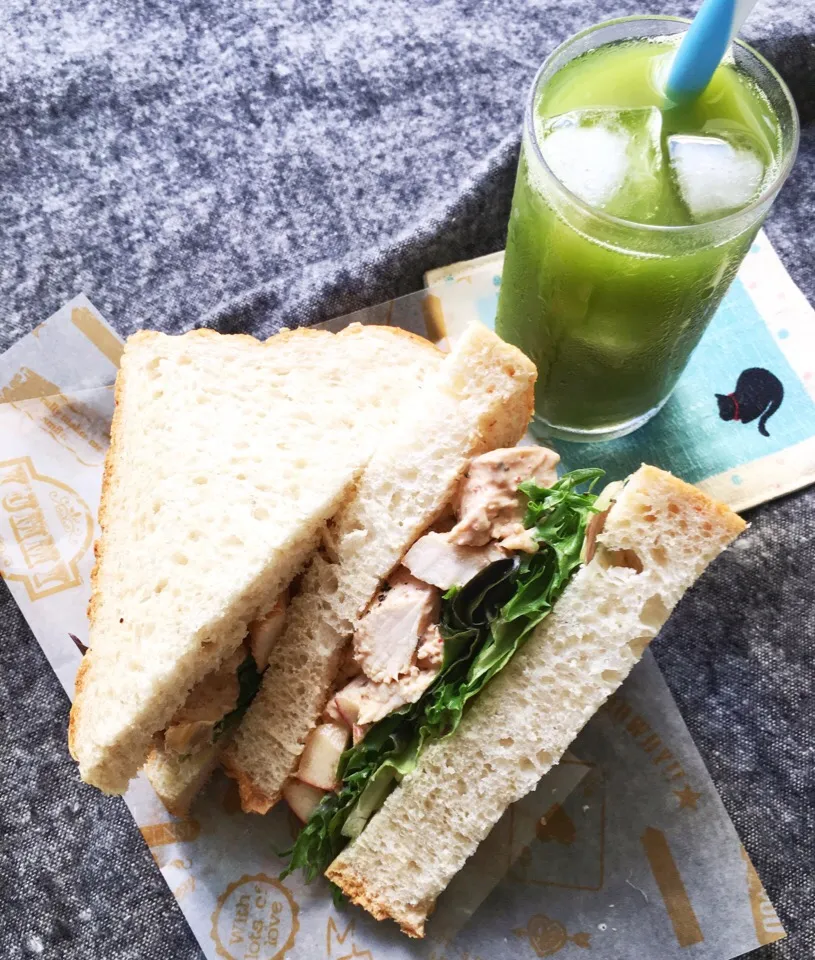 chicken salad sandwich with iced matcha|coxiella24さん