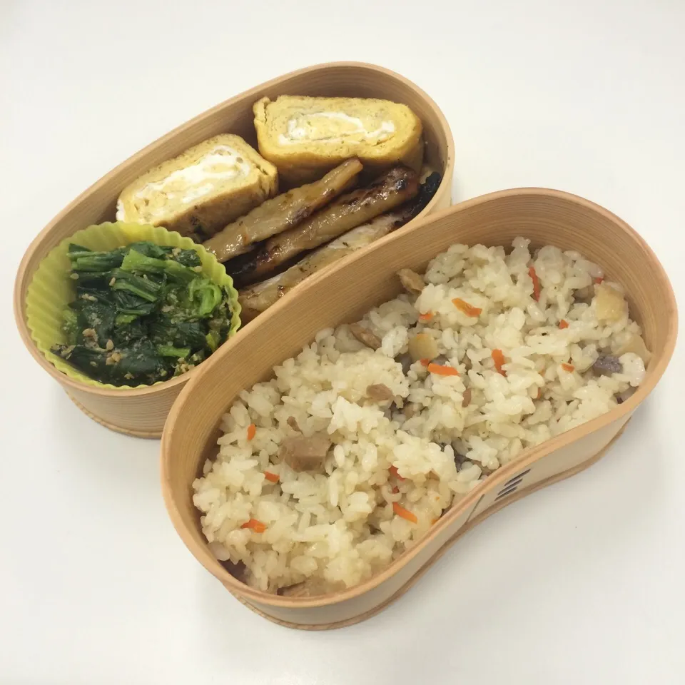 弁当（炊き込みご飯、ふぐ味醂干し、玉子焼き、ほうれん草胡麻和え）|SasaMasa213さん