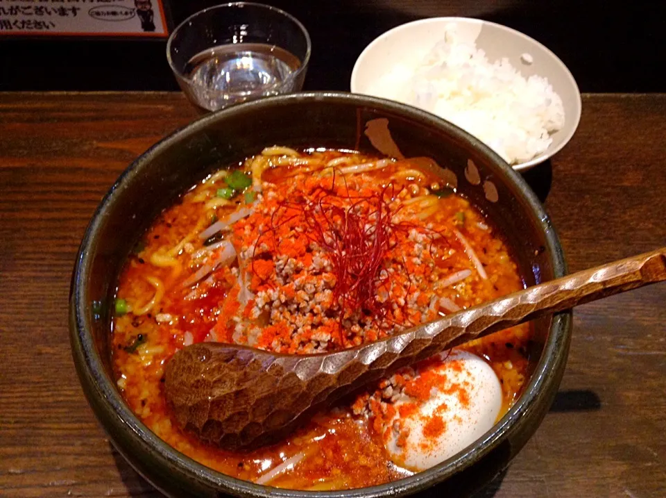 寒いっ(>_<)！ってなわけで、みそオロチョンラーメン🍜半ライス🍚付けました👍😊|kayak-gohanさん