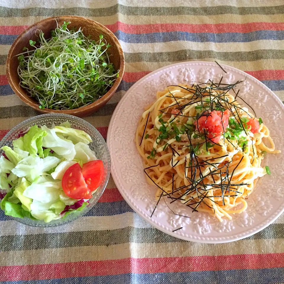 サラダ☆ブロッコリースプラウト☆明太マヨパスタ(p*'∀`*q)|とまこ(*^o^*)さん