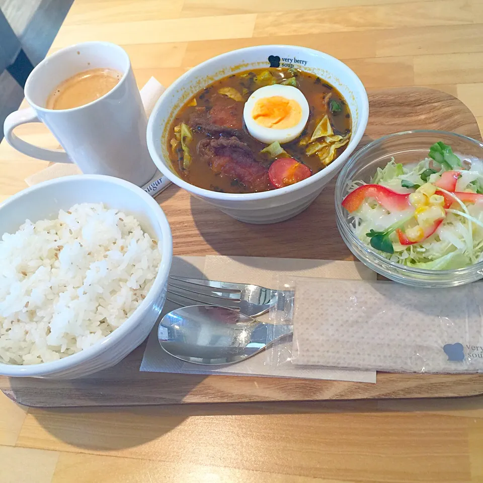 Snapdishの料理写真:鶏肉と1日分野菜のスープカレー|Yukaさん