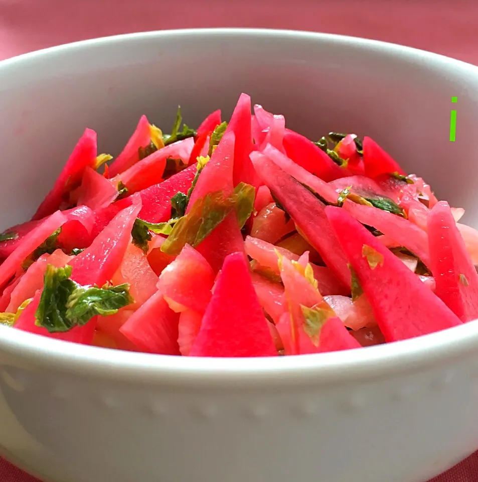 赤大根とセロリの甘酢漬け【Sweet‐and‐sour pickles / Red Japanese radish and celery】|izoomさん