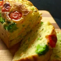 Snapdishの料理写真:チェリートマトとブロッコリーのケークサレ  簡単HMで🍅