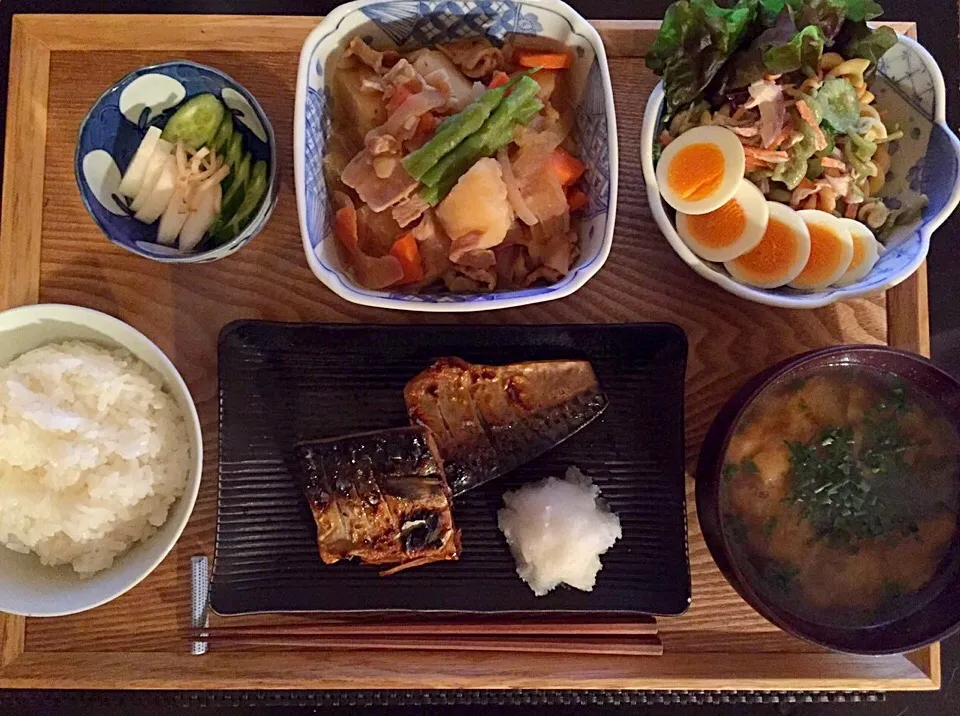 鯖塩焼き
肉じゃが
マカロニサラダ
浅漬け
大根と揚げのお味噌汁|ayumiさん