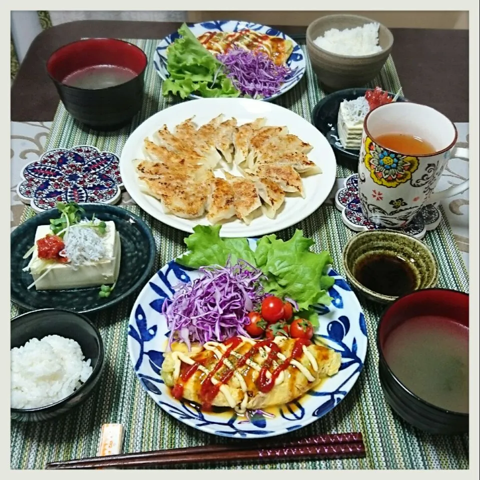 Snapdishの料理写真:餃子
とんぺい焼き
梅じゃこ冷奴
スープ|misaさん