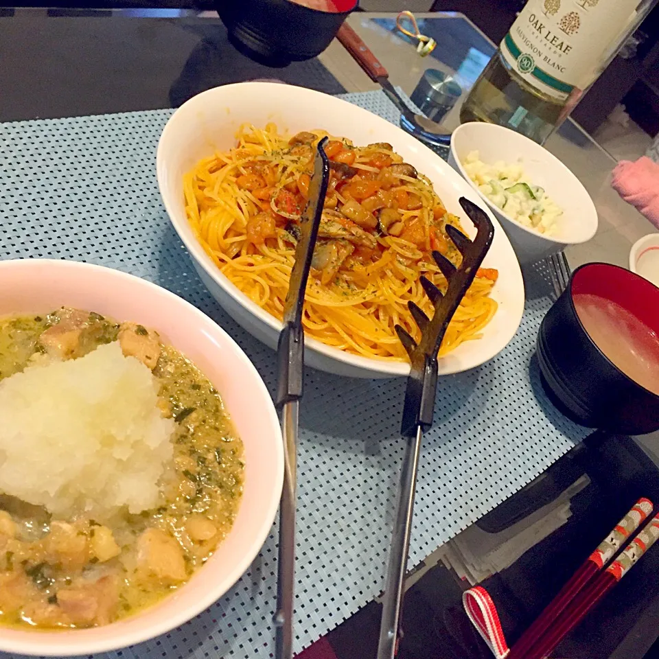 Snapdishの料理写真:シーフードトマトのオイルパスタ 鶏肉のおろし煮 ベーコンと大根のコンソメスープ|𝕜𝕪𝟙𝟘𝟚𝟘𝟙𝟠さん