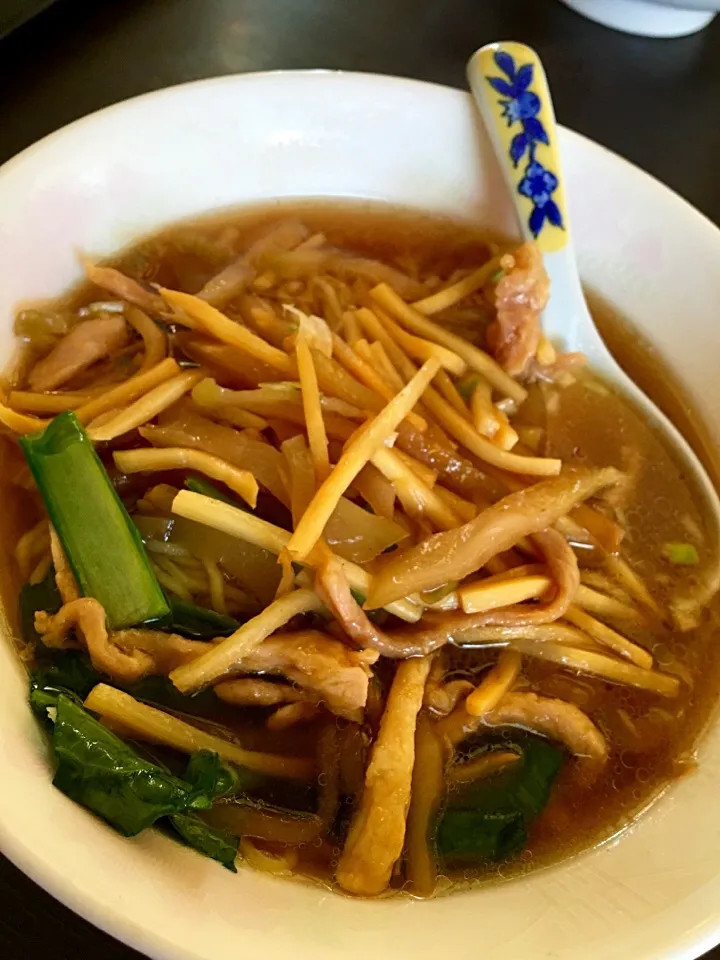 細切り肉とザーサイのラーメン|もにもにかさん