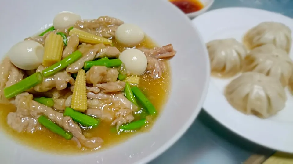 せせりとうずらとヤングコーン炒め|おむすびさん