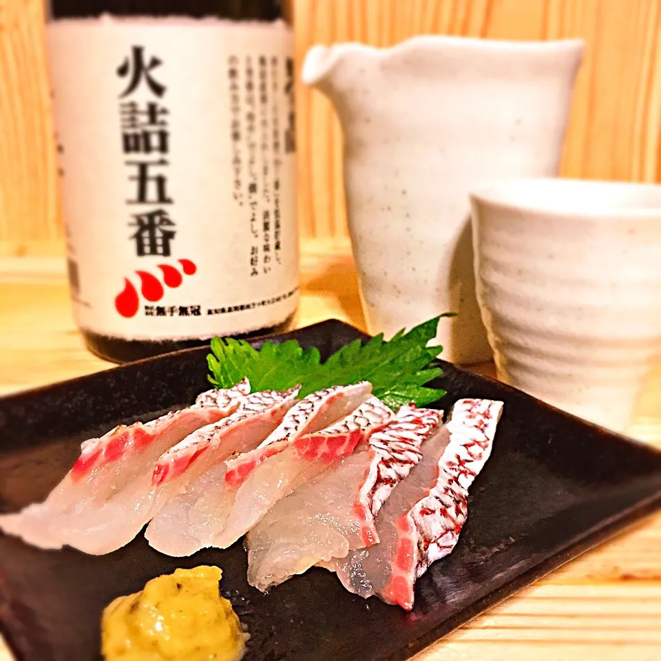 Snapdishの料理写真:今宵の一酒一肴『火詰五番』と『鯛の刺身』|ち〜おんさん