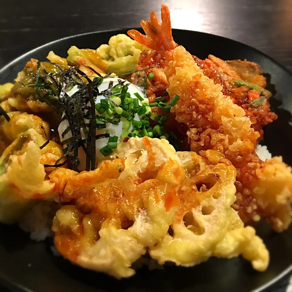 揚げアボカドと海老天丼温玉のせ|SEVENさん