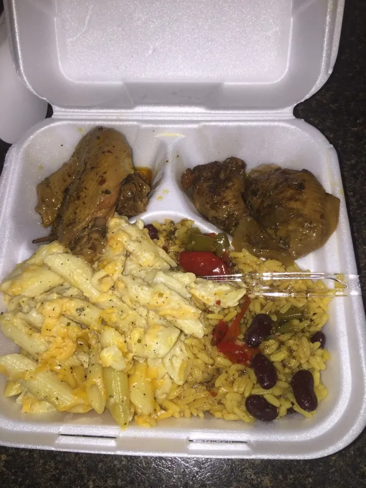 Snapdishの料理写真:Mac & cheese, yellow rice & beans, teriyaki chicken wings|Richard Thompsonさん