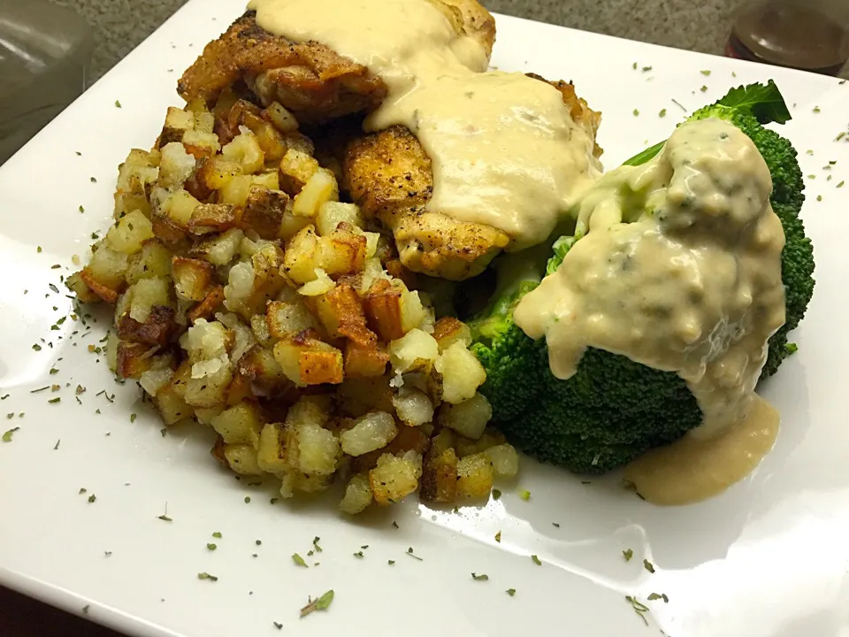 Roasted Chicken n Broccoli with Creamy Goat Cheese Sauce and Pan Fried Taters|Chef Ampさん