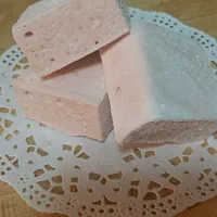 Snapdishの料理写真:Strawberry marshmallows! #marshmallowmadness|Jen Robillardさん