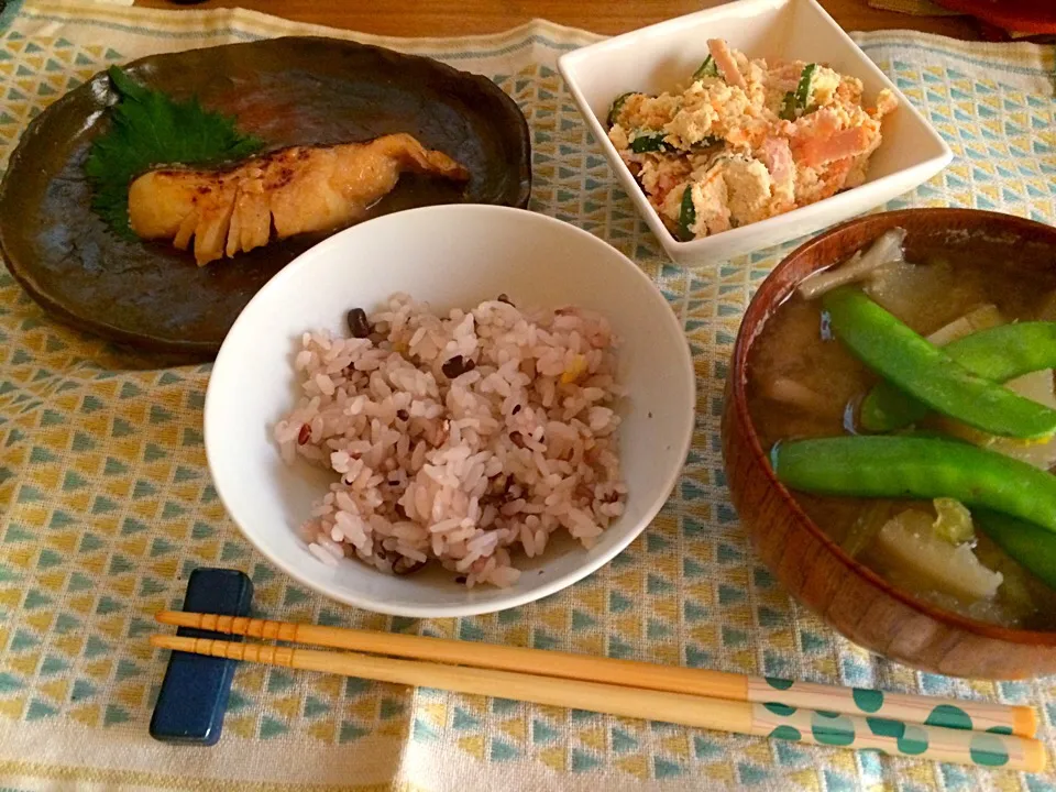 朝ごはん★鱈の味噌漬け焼き、おからのマヨ味噌サラダ、みそ汁、十穀ごはん|ハルさん