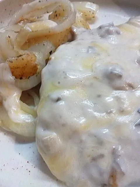 Pork chops with cream white mushroom sauce|Nigelさん