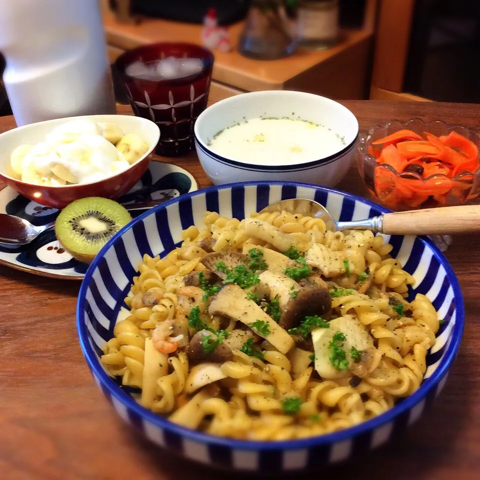 魚介とエリンギのにんにく醤油パスタ 2016.1.20|キラ姫さん