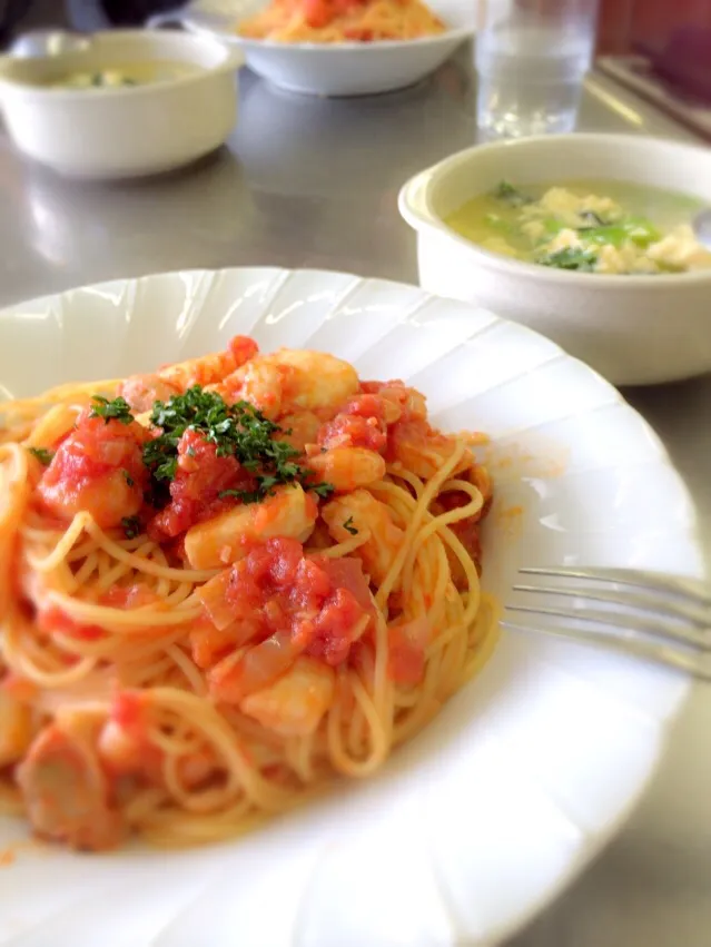 海鮮パスタと、卵とほうれん草のスープを|みきさん